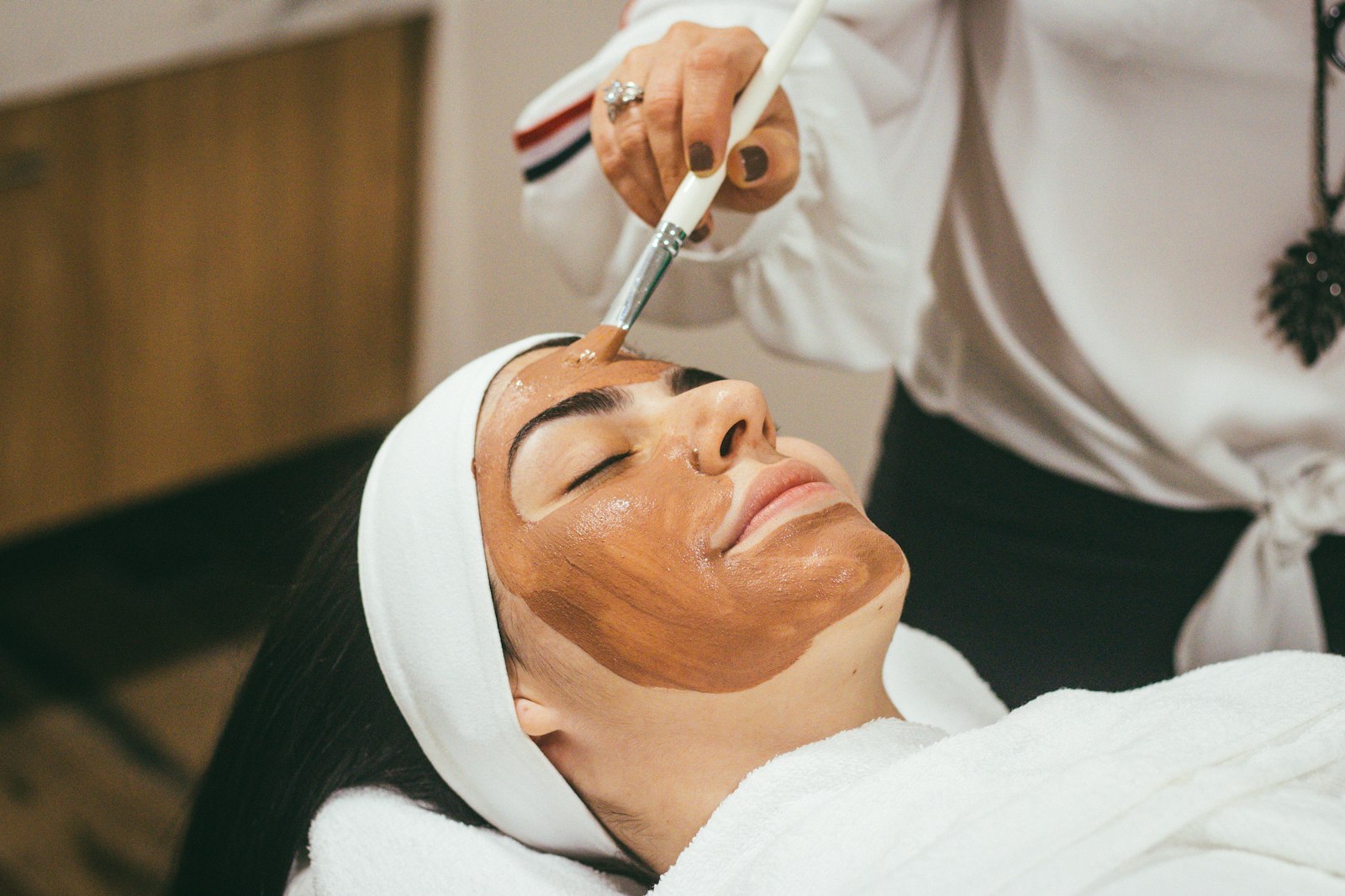 Tratamiento facial regenerativo aplicado en cabina especializada
